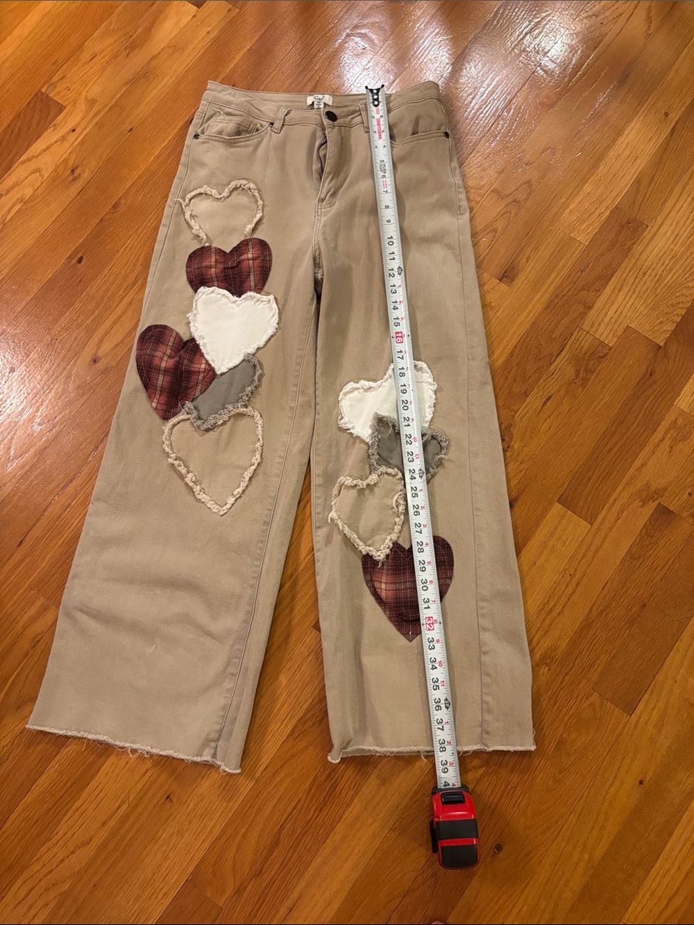 Easel Tan Wide-Leg Jeans with Heart Patch Appliques-cream, burgundy Flannel Sz M - Picture 11 of 13